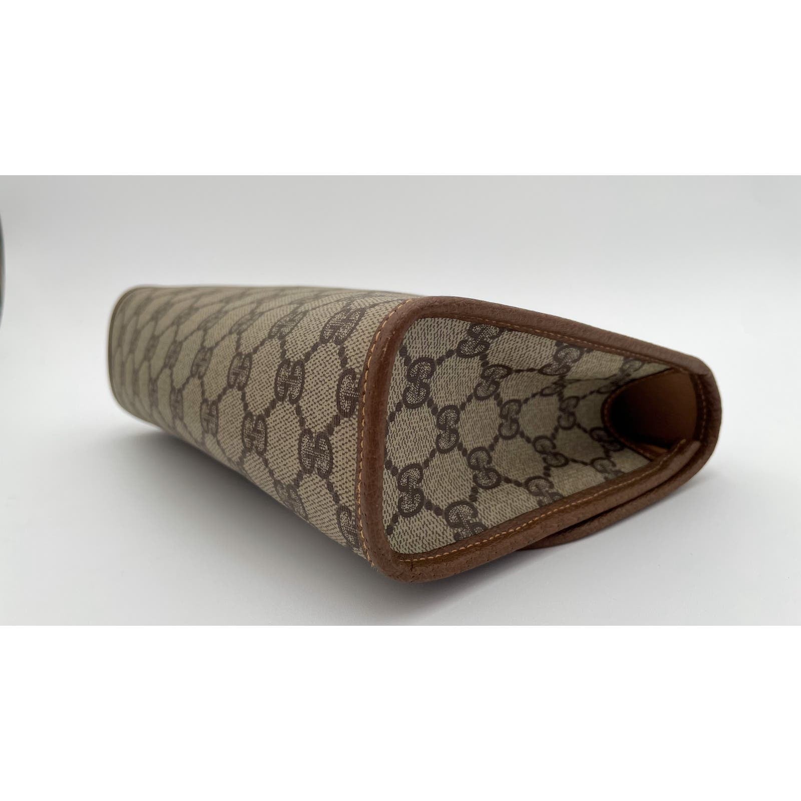 Gucci GG Clutch - Le Look