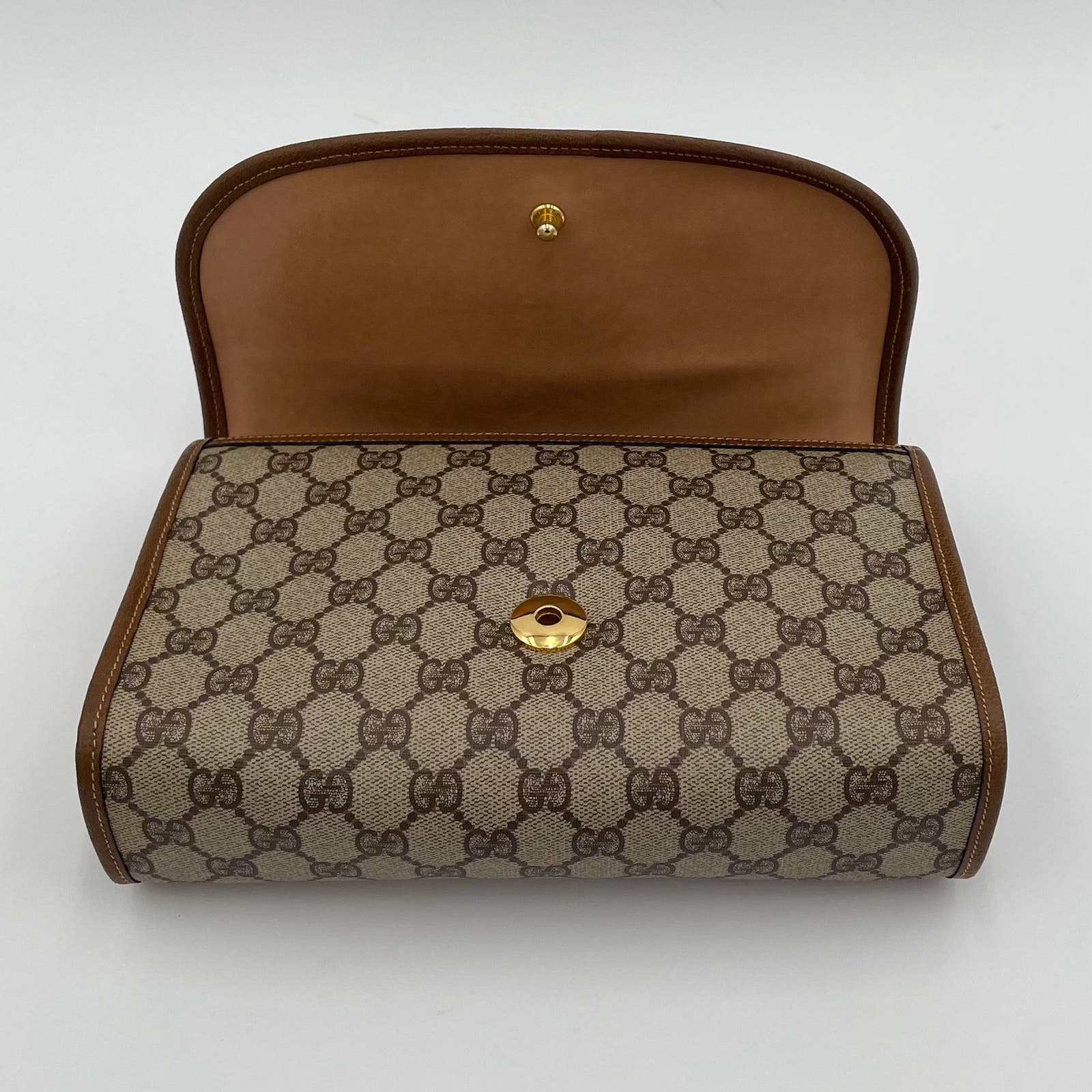 Gucci GG Clutch - Le Look