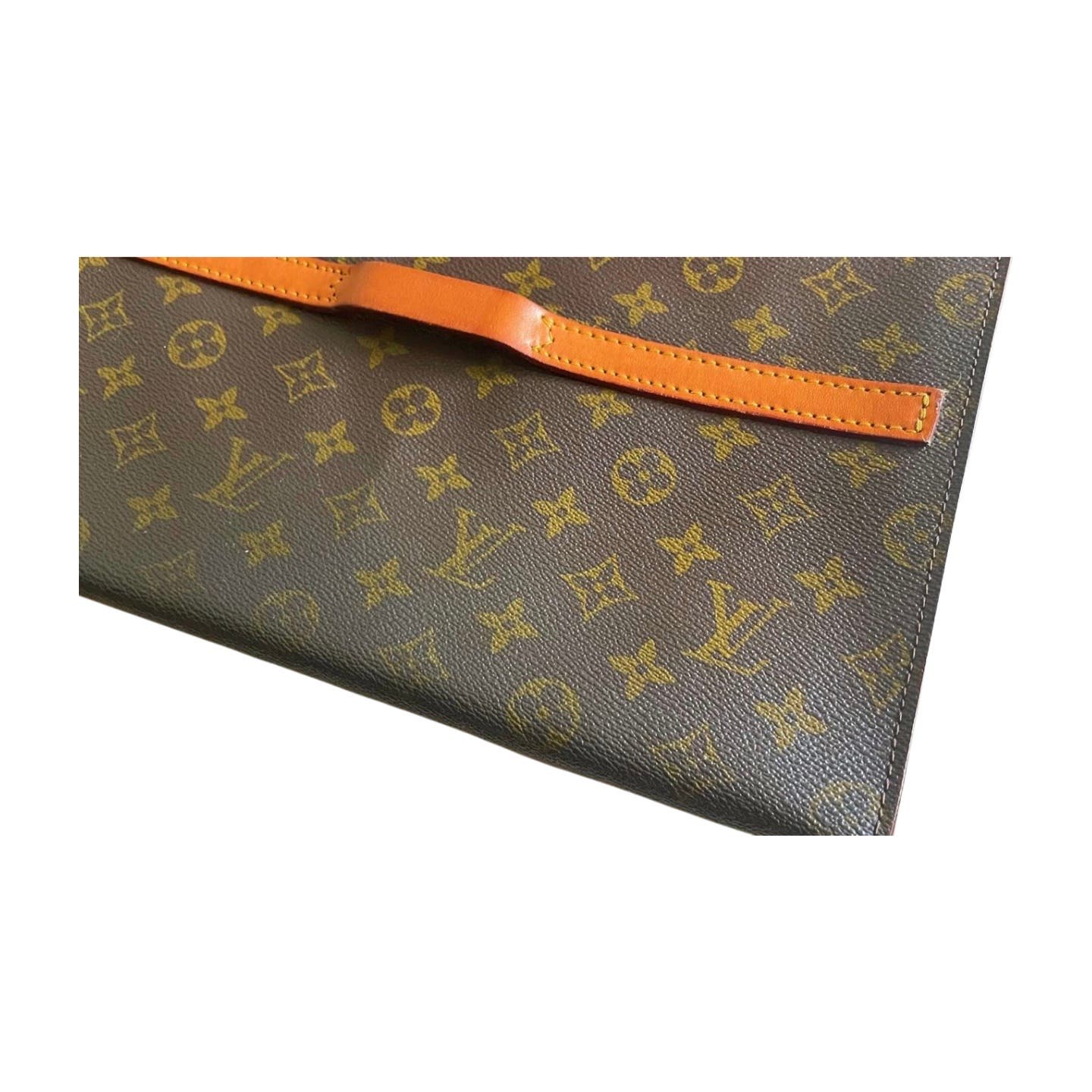 Louis Vuitton Clutch - Le Look