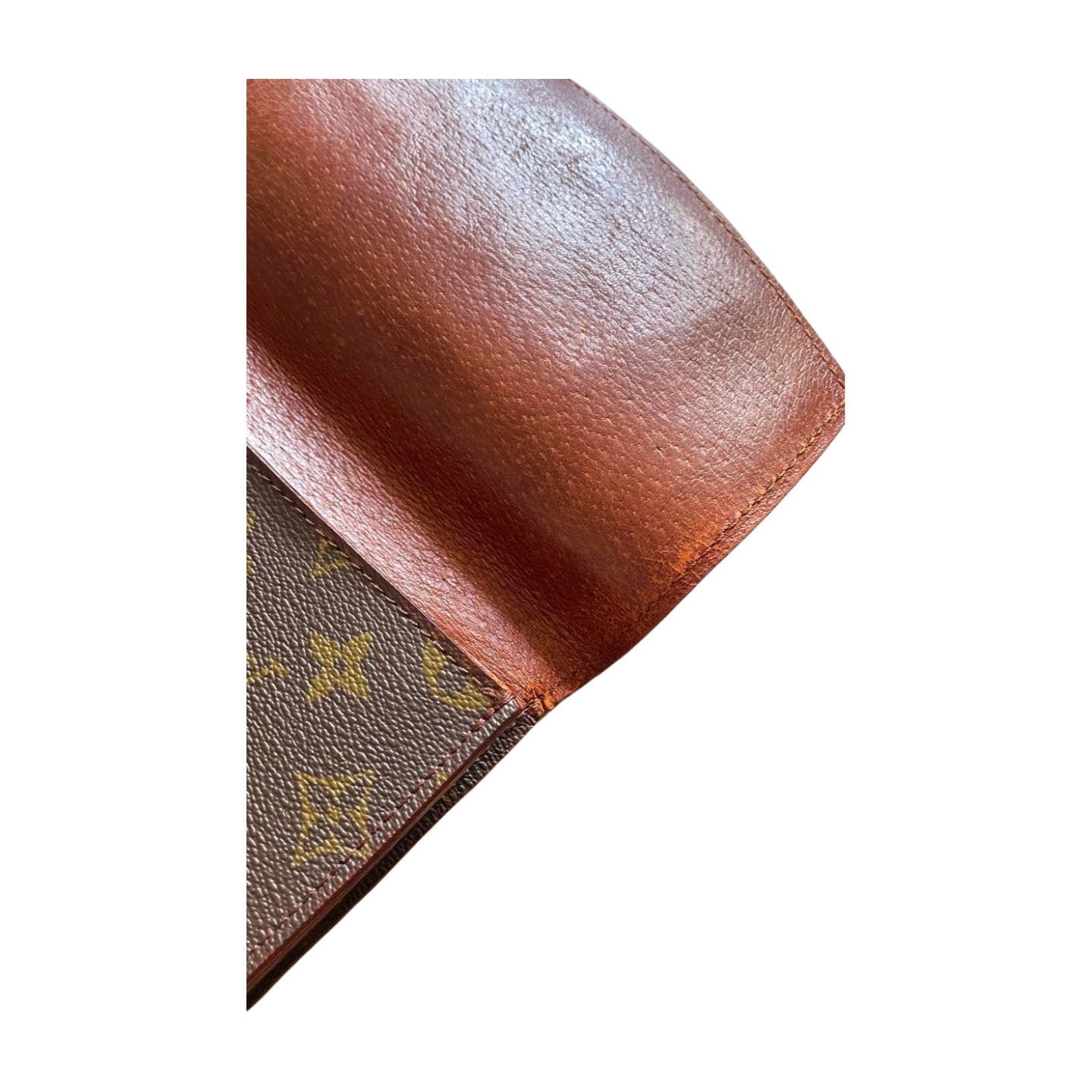Louis Vuitton Clutch - Le Look