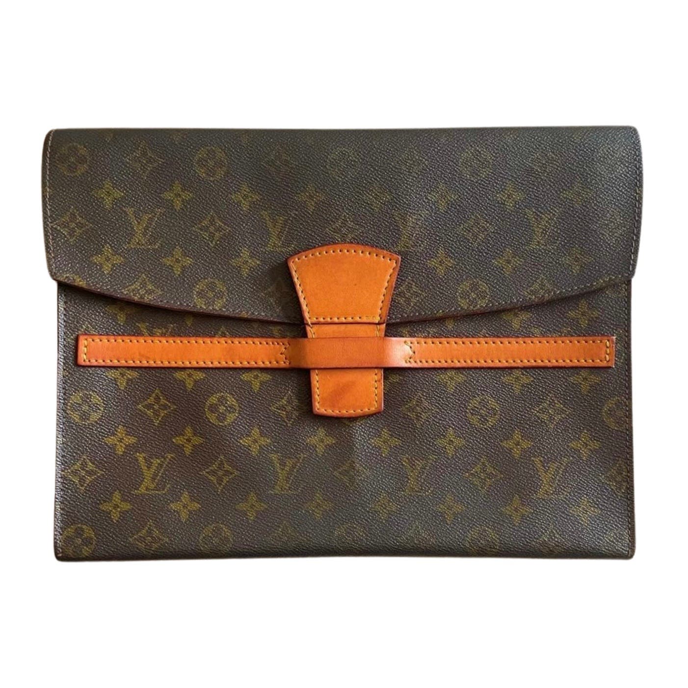 Louis Vuitton Clutch - Le Look