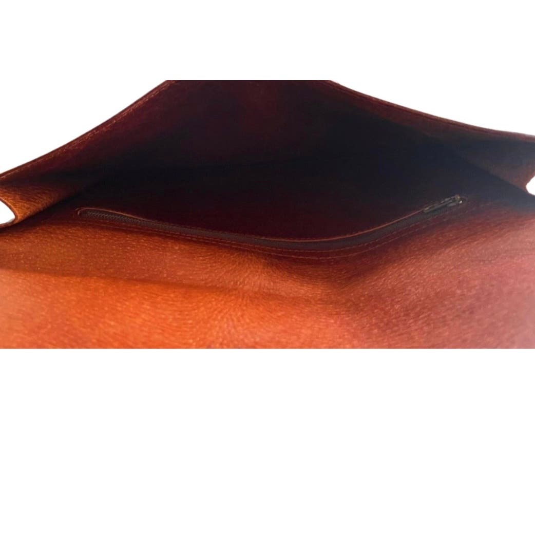 Louis Vuitton Clutch - Le Look