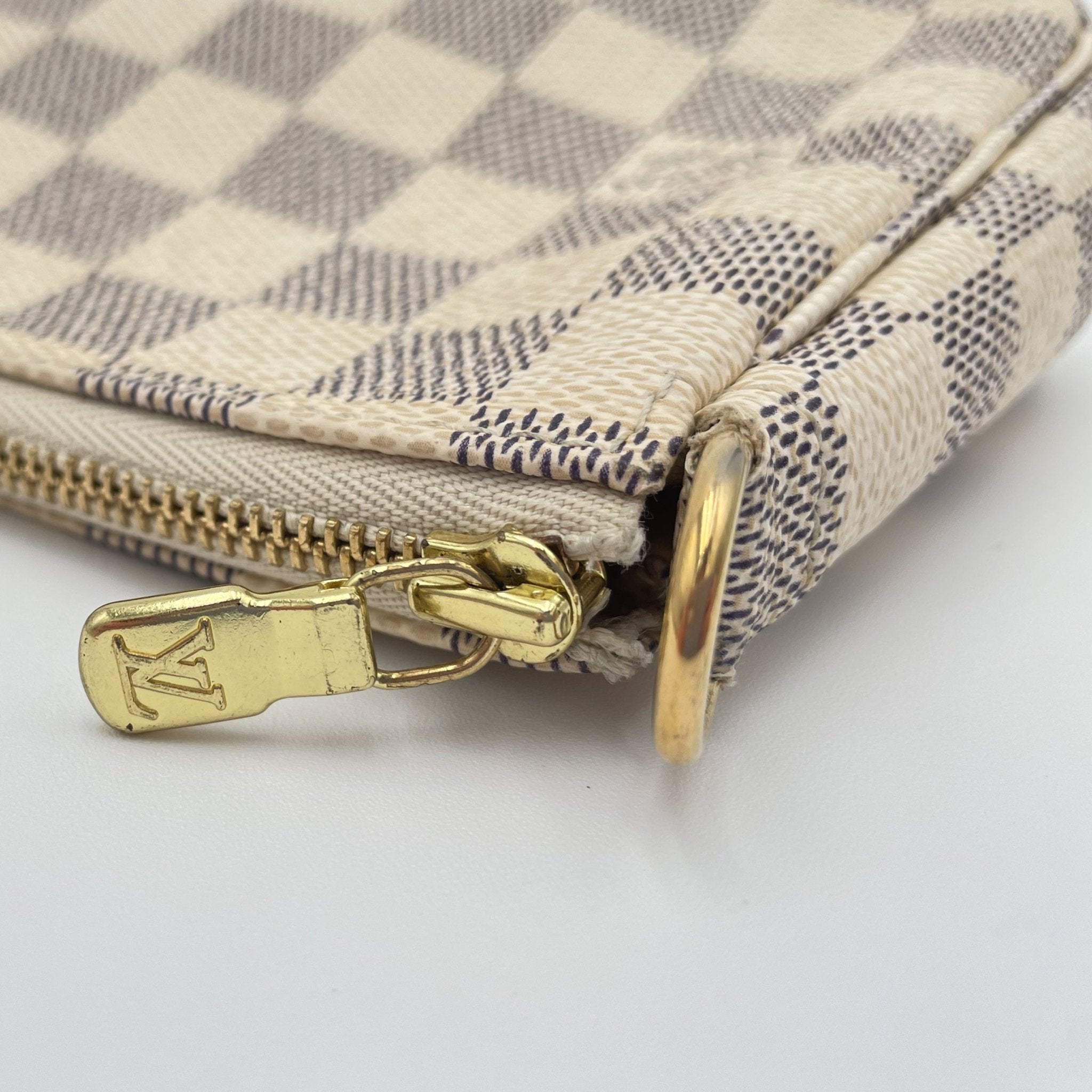 Louis Vuitton Damier Azur Pochette - Le Look