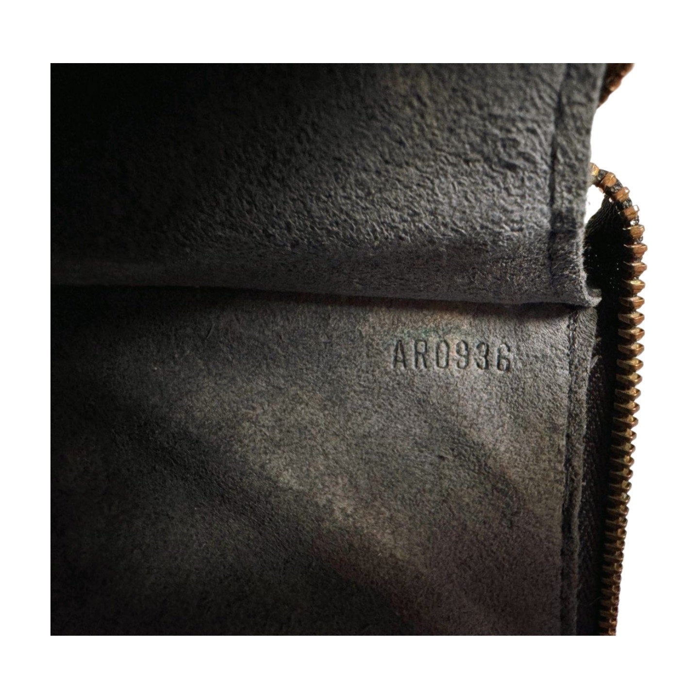 Louis Vuitton Epi Pochette Black - Le Look