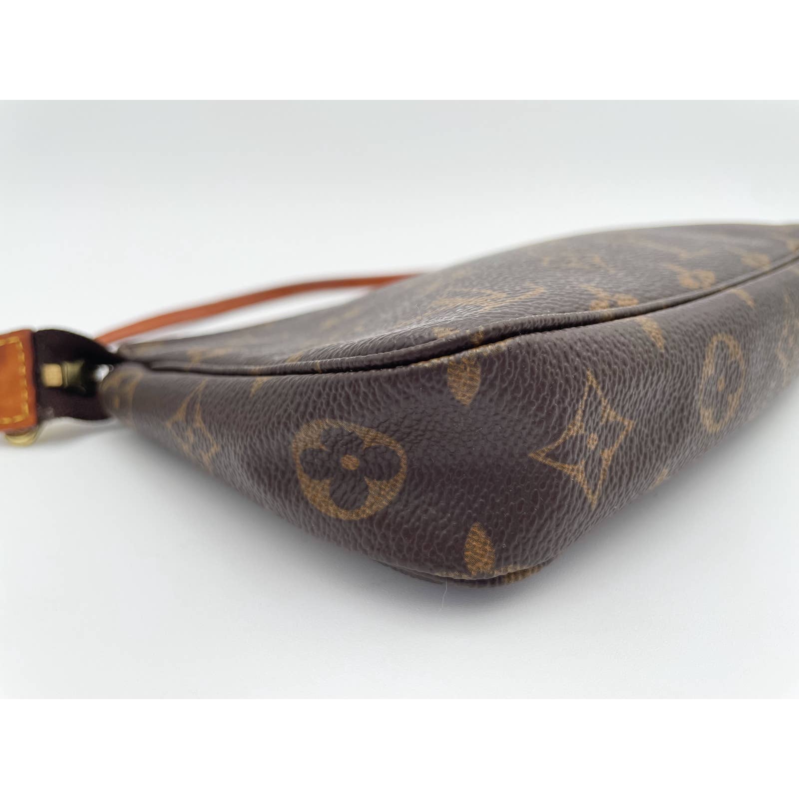 Louis Vuitton Pochette - Le Look