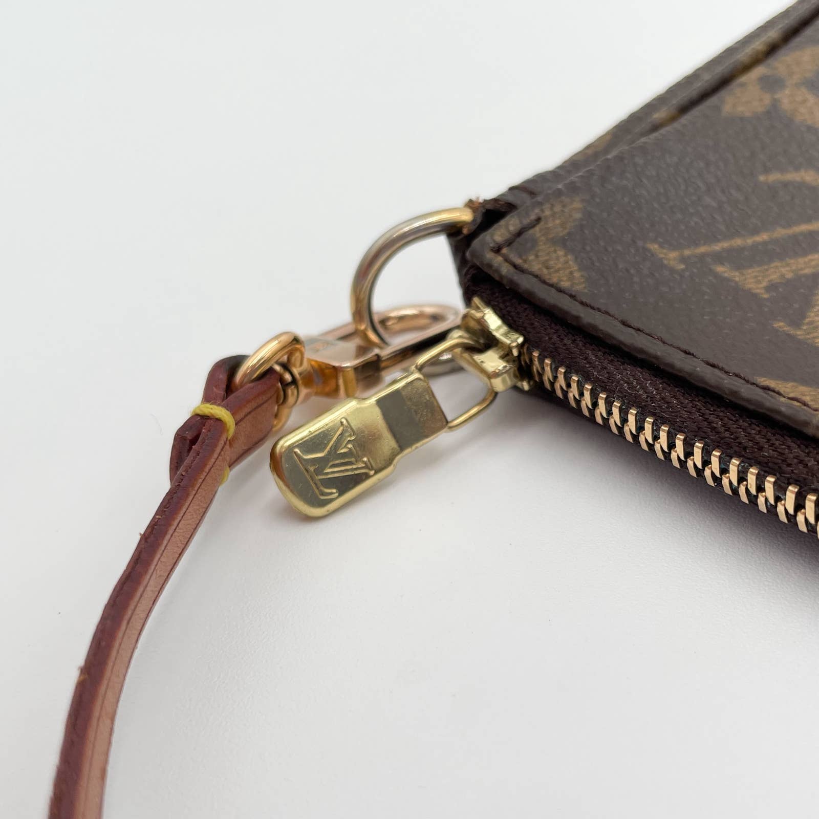 Louis Vuitton Pochette - Le Look