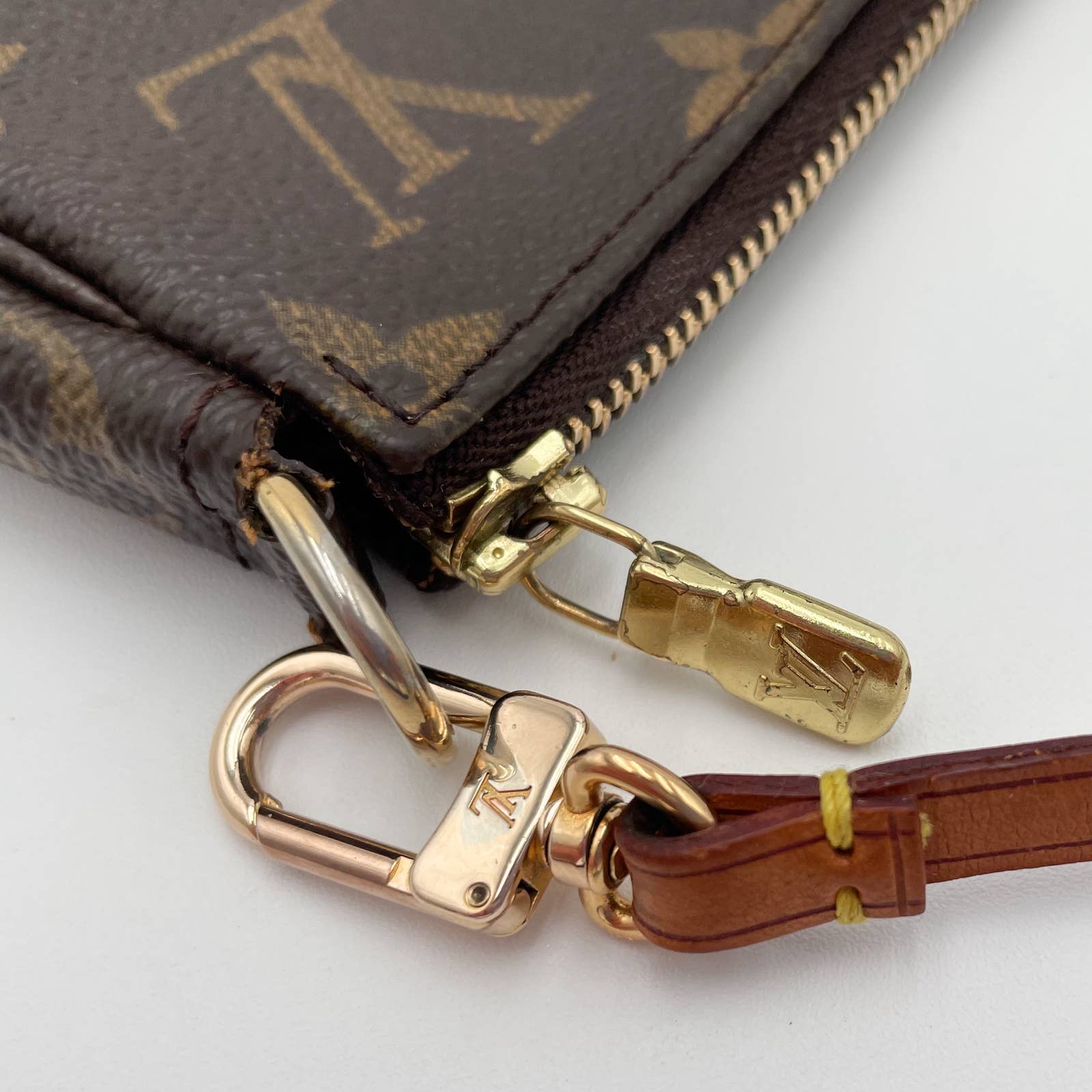 Louis Vuitton Pochette - Le Look