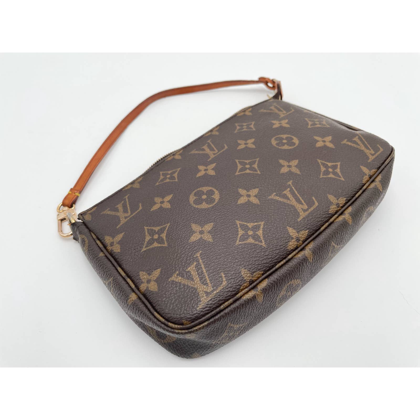 Louis Vuitton Pochette - Le Look