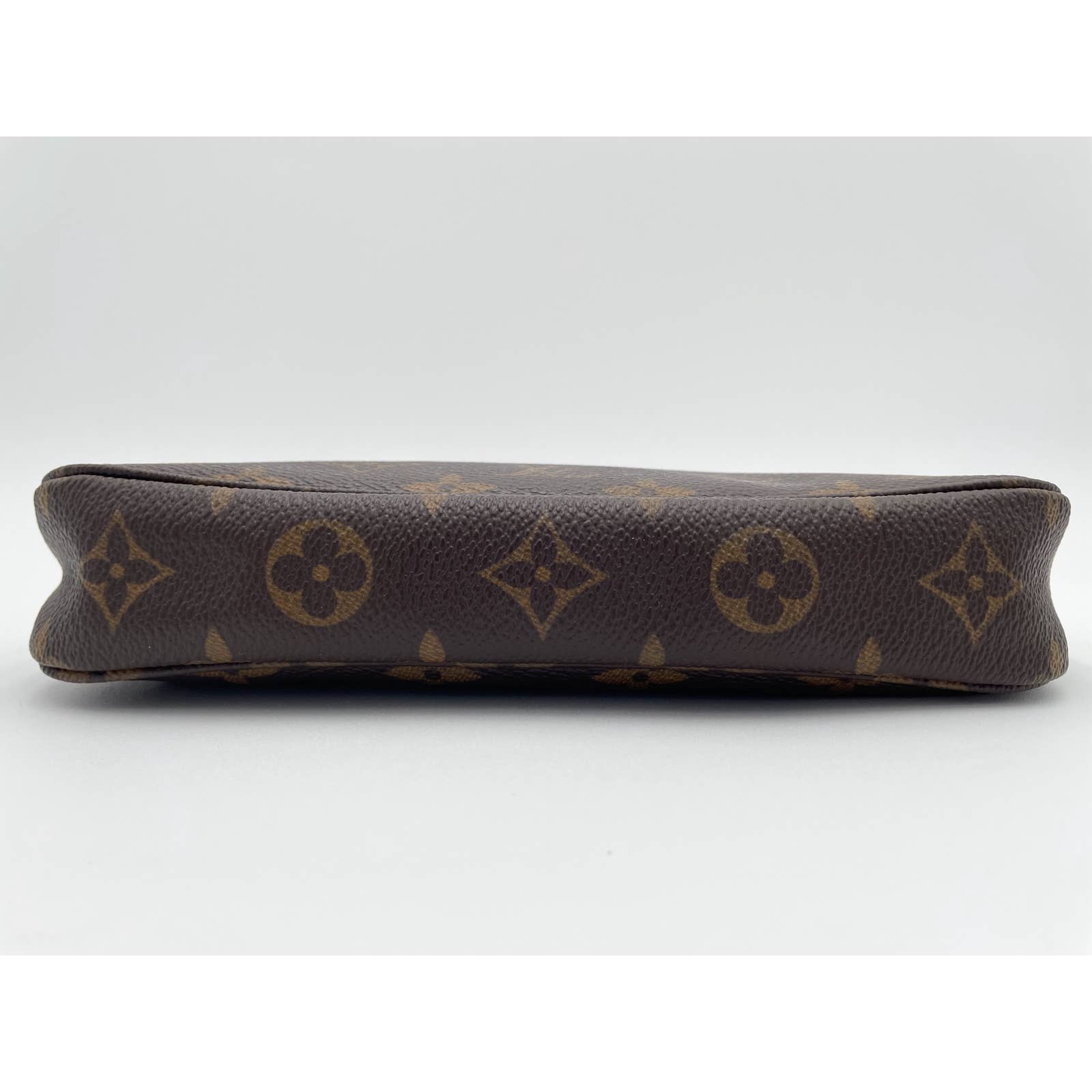 Louis Vuitton Pochette - Le Look