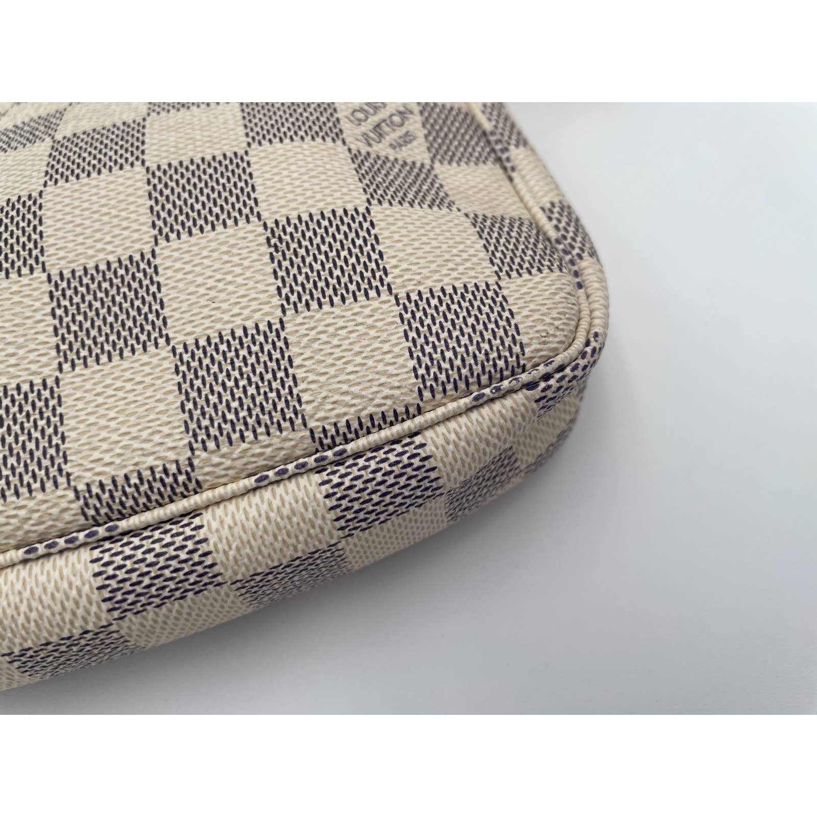 Louis Vuitton Damier Azur Pochette - Le Look