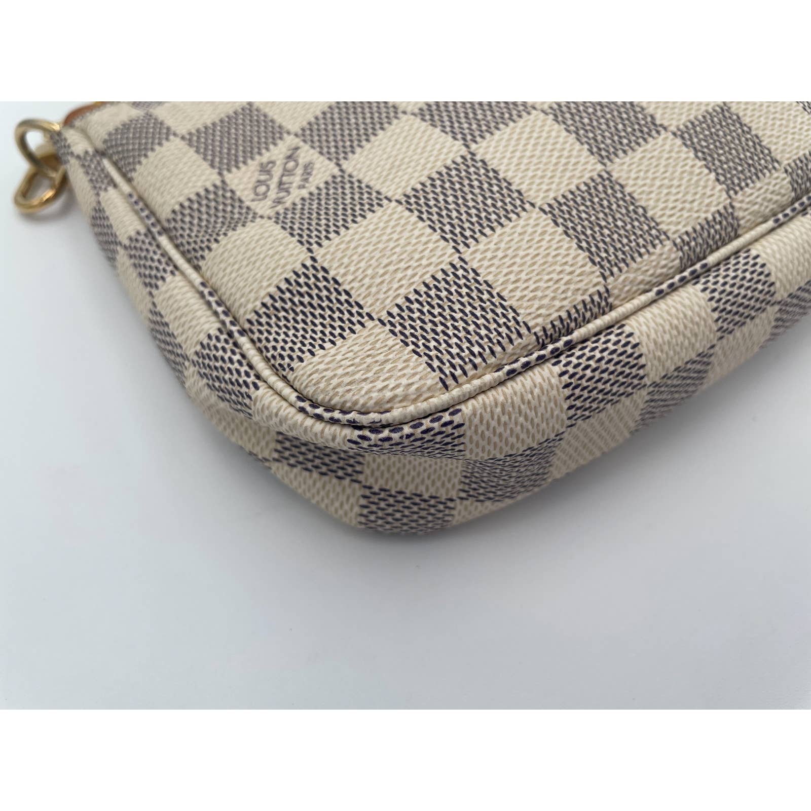 Louis Vuitton Damier Azur Pochette - Le Look