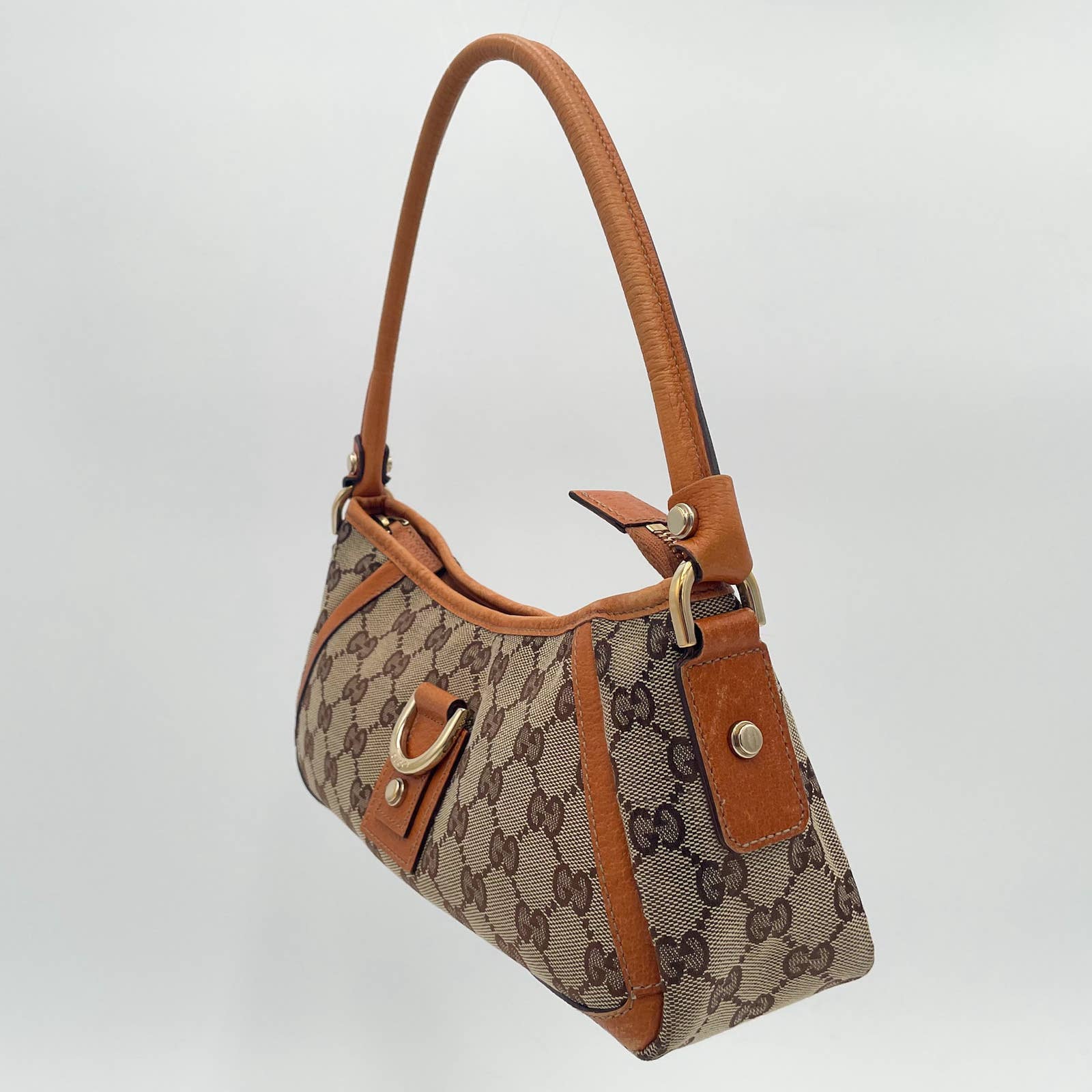 Gucci Abbey D-Ring Pochette - Le Look