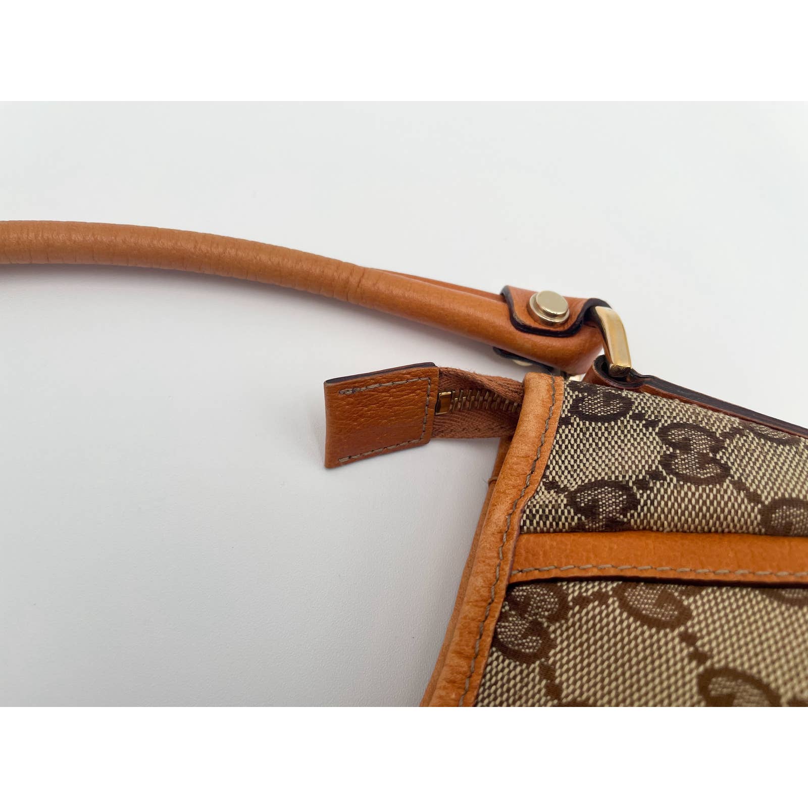 Gucci Abbey D-Ring Pochette - Le Look
