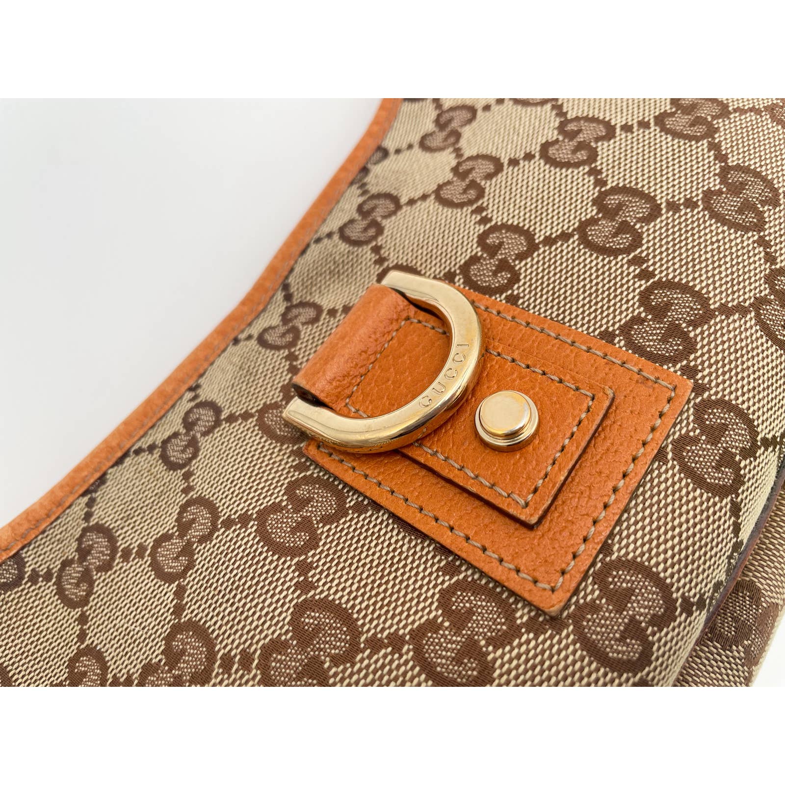 Gucci Abbey D-Ring Pochette - Le Look