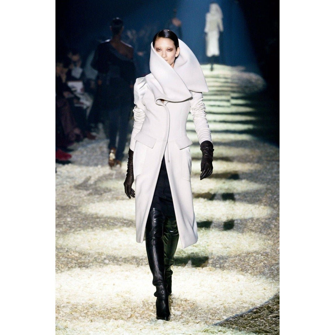 Gucci Black Coat Tom Ford 2003 - Le Look