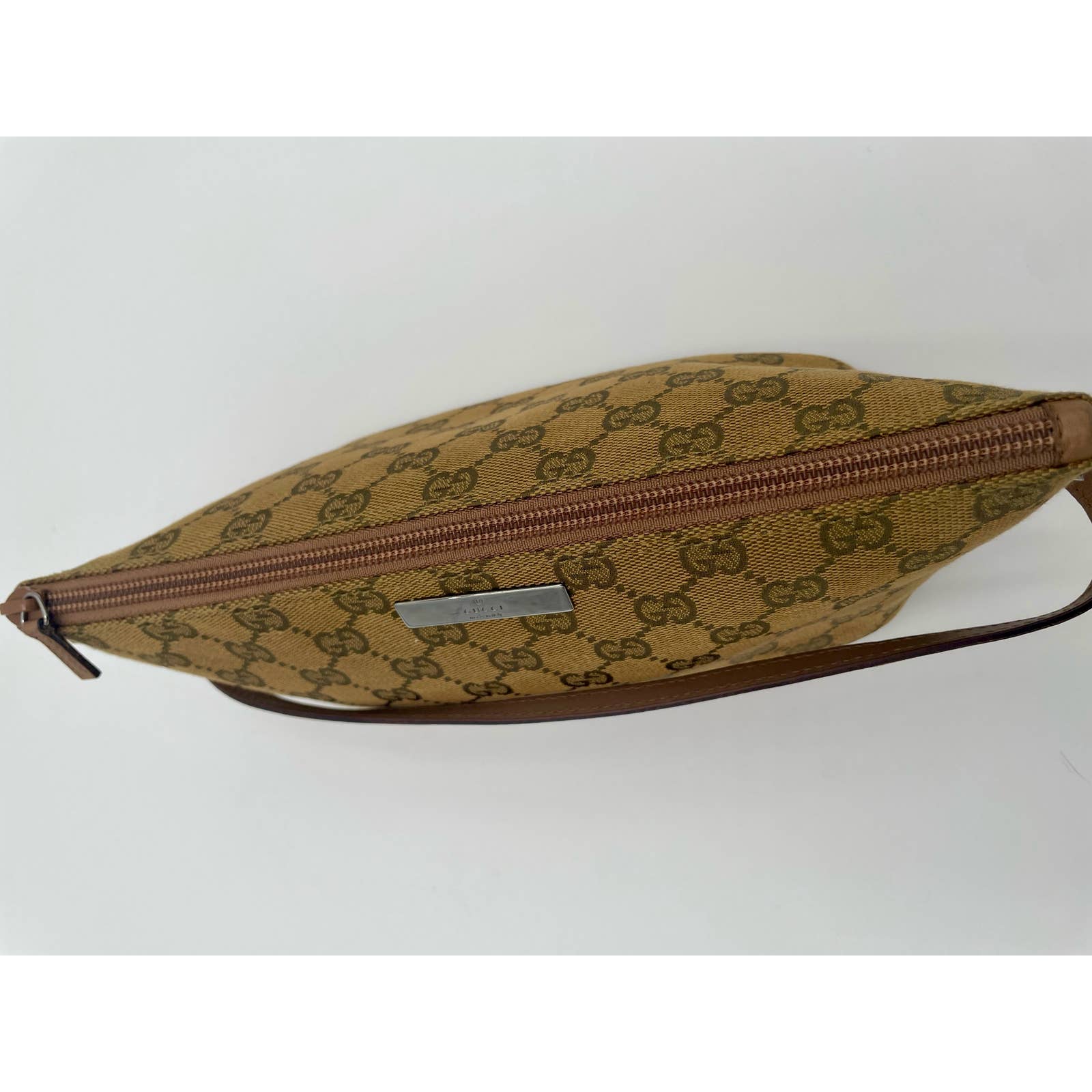 Gucci GG Canvas Pochette - Le Look
