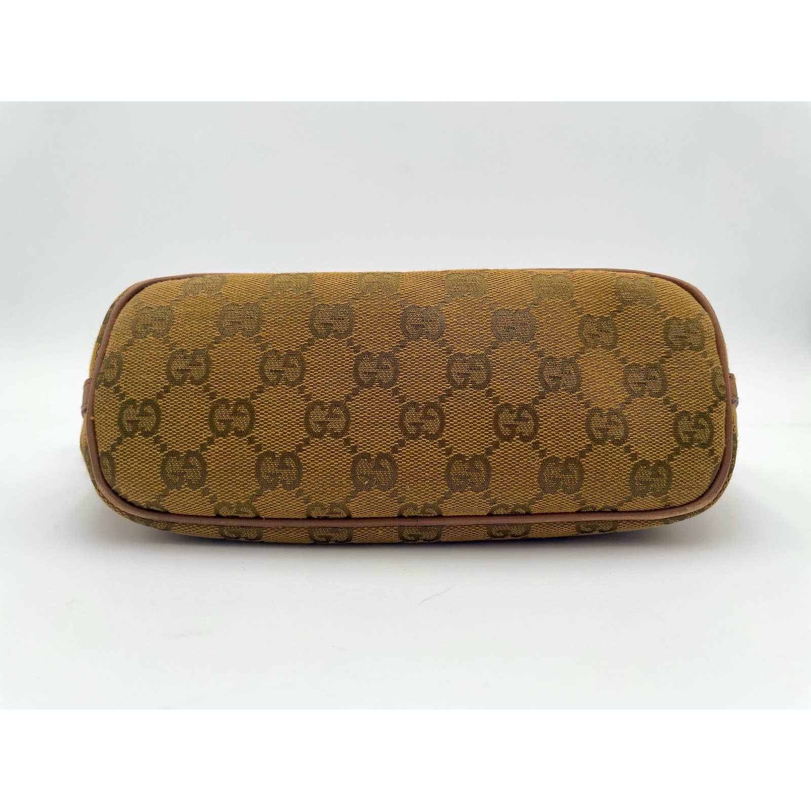 Gucci GG Canvas Pochette - Le Look