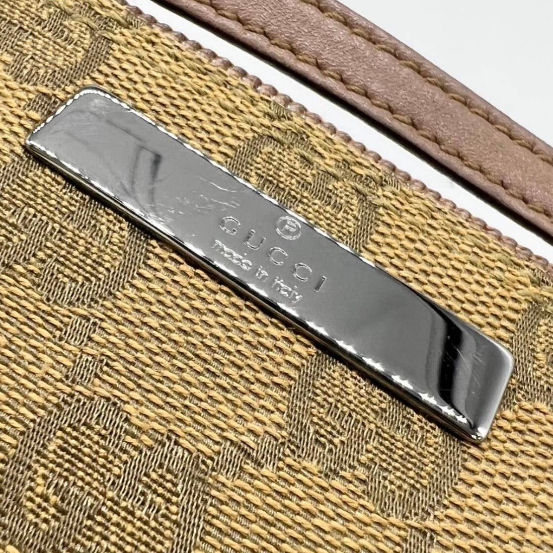 Gucci GG Canvas Pochette - Le Look