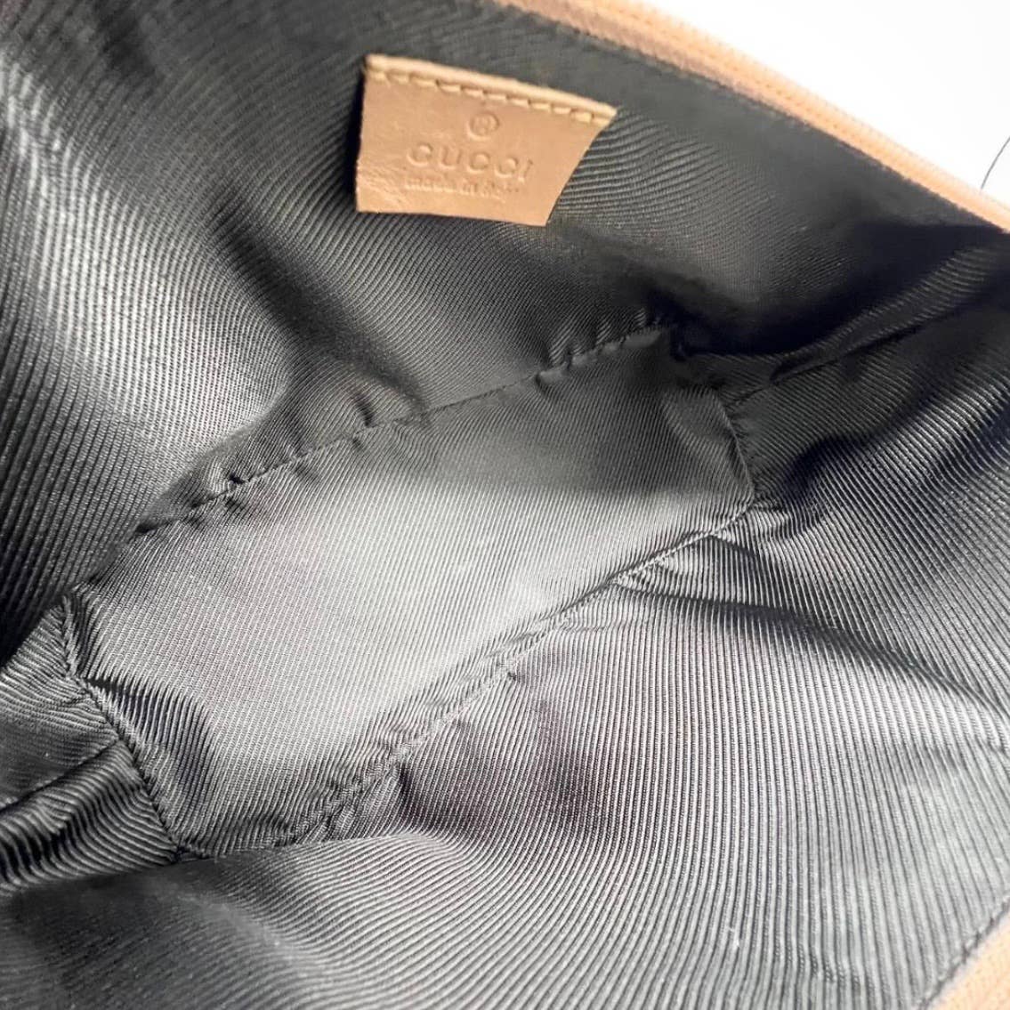 Gucci GG Canvas Pochette - Le Look