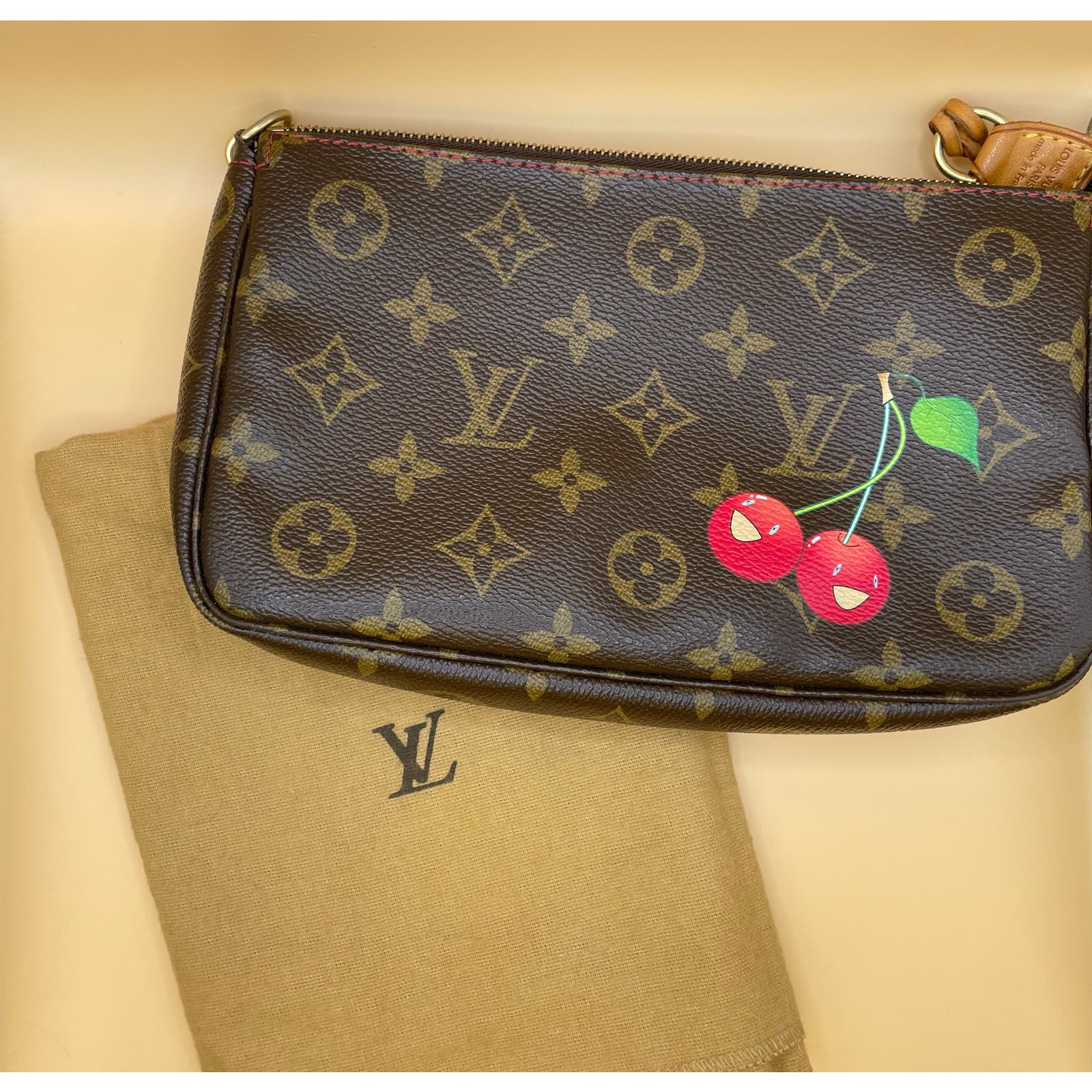 Louis Vuitton Cherry Pochette - Le Look